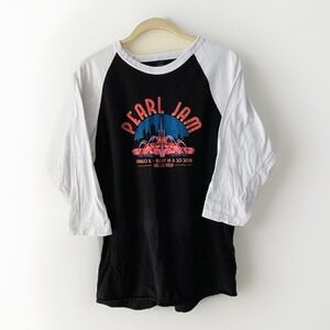 Pearl Jam Concert Shirt Buckingham Fountain Chicago 2018 Wrigley Field Medium